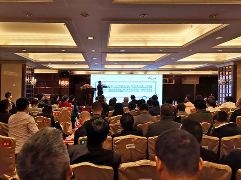 全國餐飲業油煙凈化技術發展研討會現場 全國餐飲業油煙凈化技術發展研討會現場