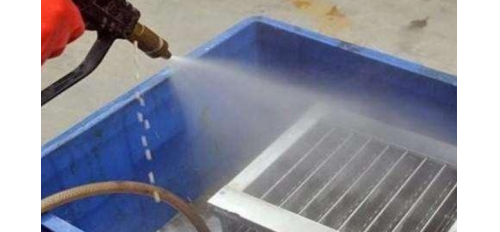 柳青鎮為餐館免費清洗油煙凈化器為控制油煙污染并改善環境質量！